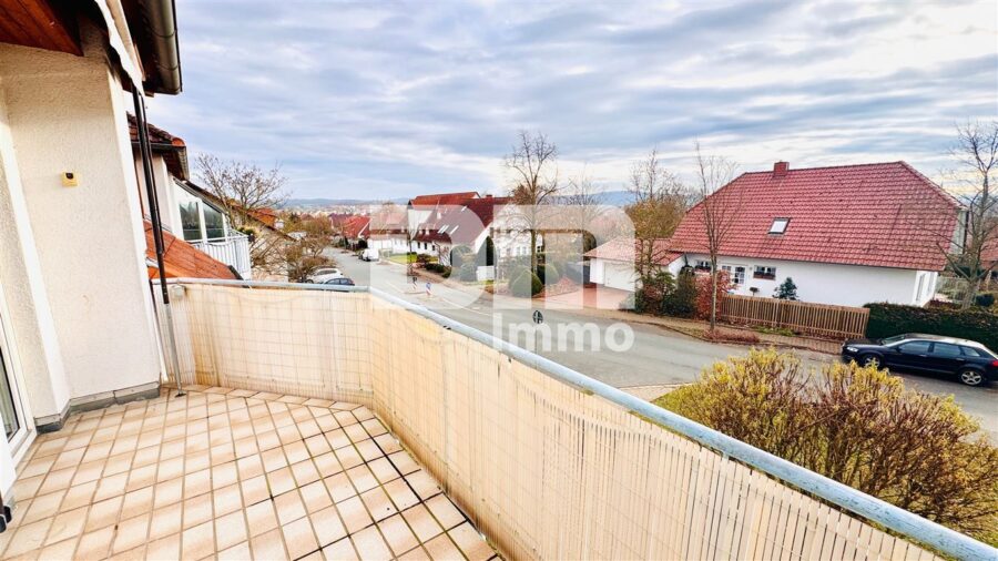Schöne Dachgeschosswohnung mit umfangreicher Ausstattung, zwei Balkonen und Stellplatz - Balkon 1 Panorama